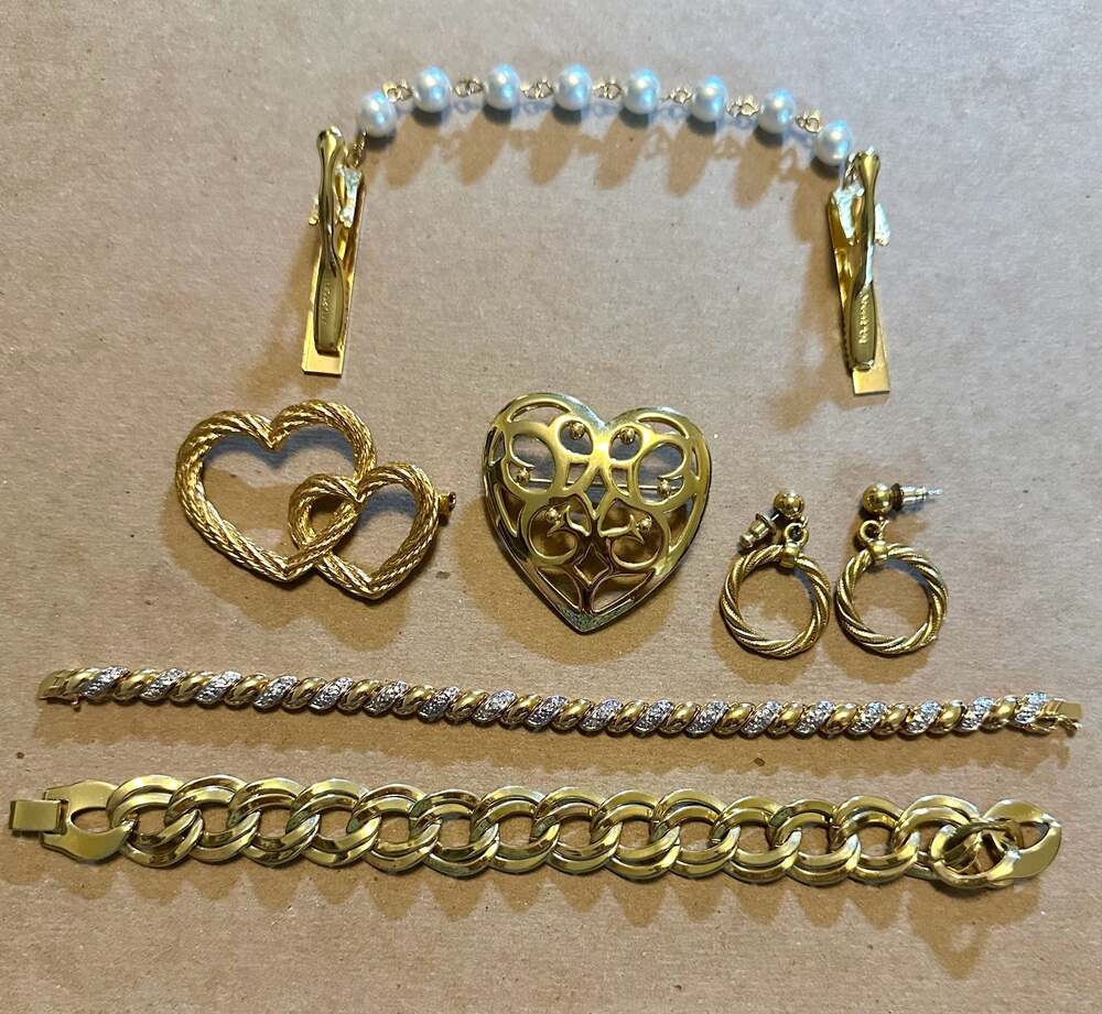 Vintage 80s 90s Gold  Tone Jewelry Lot 6pc Pearl Sweater‎ Clip Heart Brooch